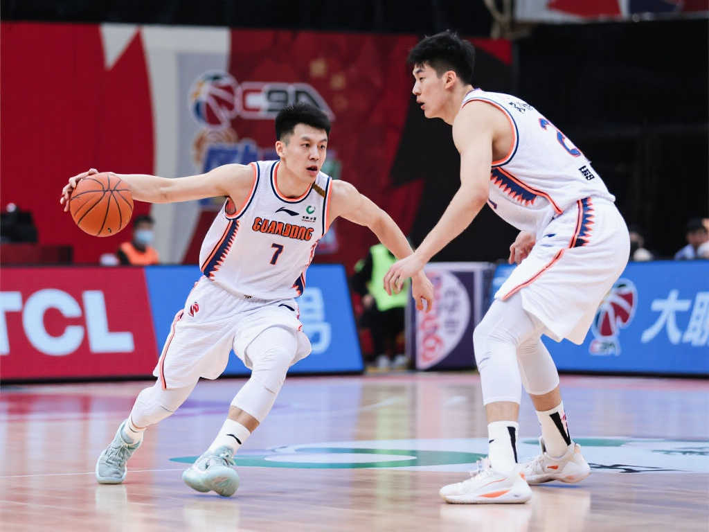 [流言板]广厦今晚首发出炉：孙铭徽领衔，胡金秋、朱俊龙、布朗、奈特联手出战