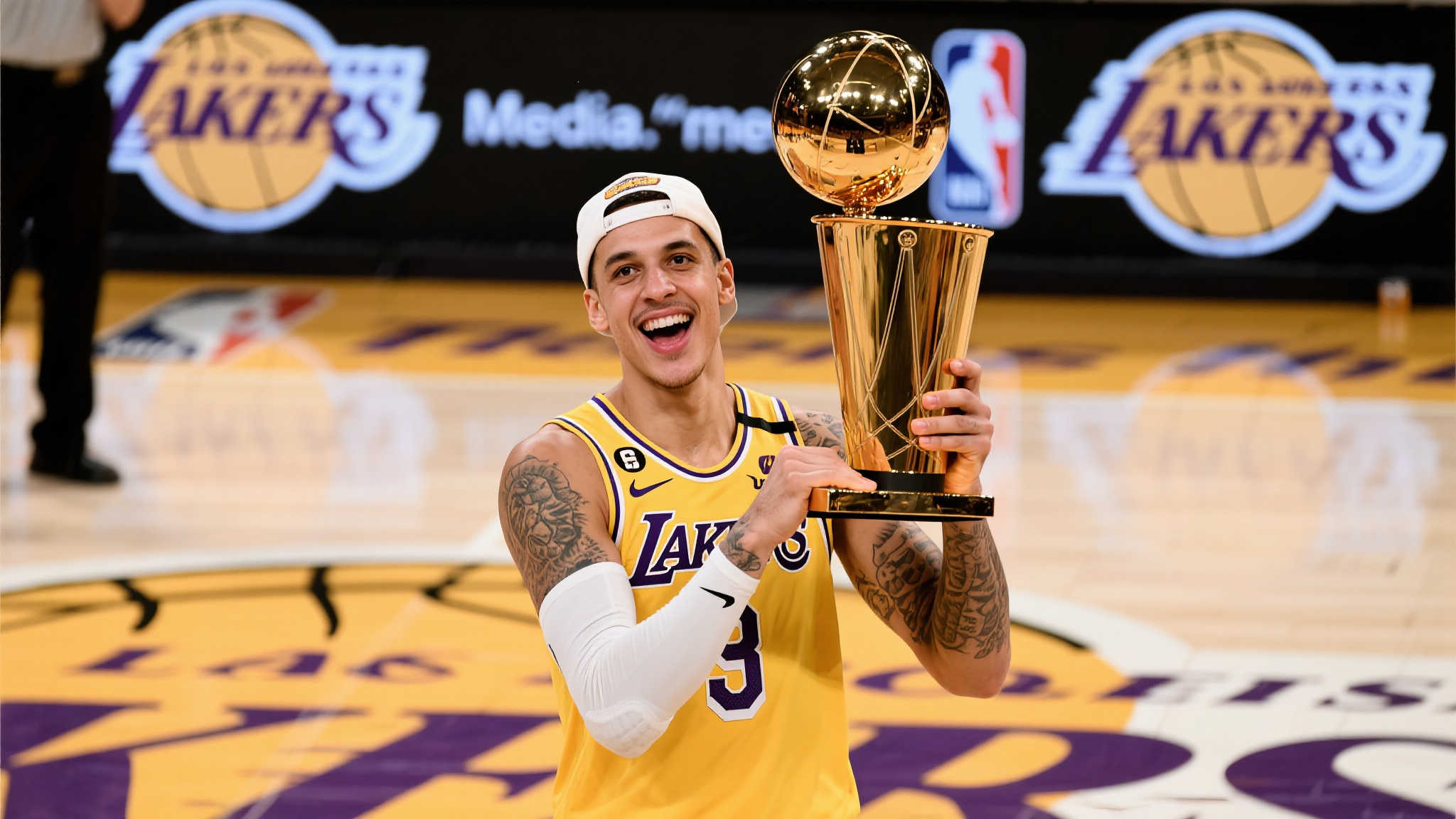 卡鲁索双冠得偿,湖人媒体推文致贺 卡鲁索双冠得偿,湖人媒体推文致贺